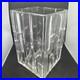 Vase_En_Cristal_Baccarat_Carre_01_bmm