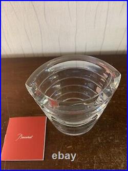 Vase clair ovale strie clair cristal de Baccarat h 14 cm