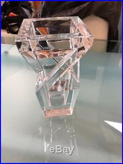 Vase en cristal signé Baccarat modèle architecte