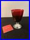 Verre_a_vin_Vega_bas_couleur_rouge_en_cristal_de_Baccarat_01_av